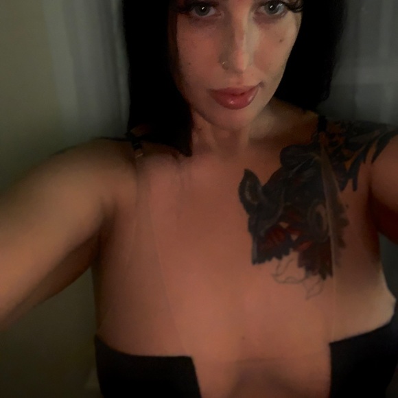 Meet ME aka Apryl NV - Picture 11 of 11